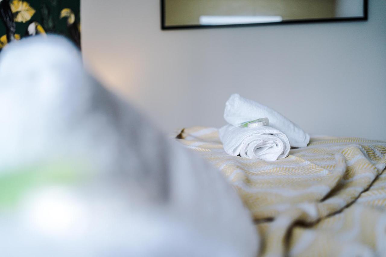 Rest & Recharge At The Station Apartments Manchester Esterno foto